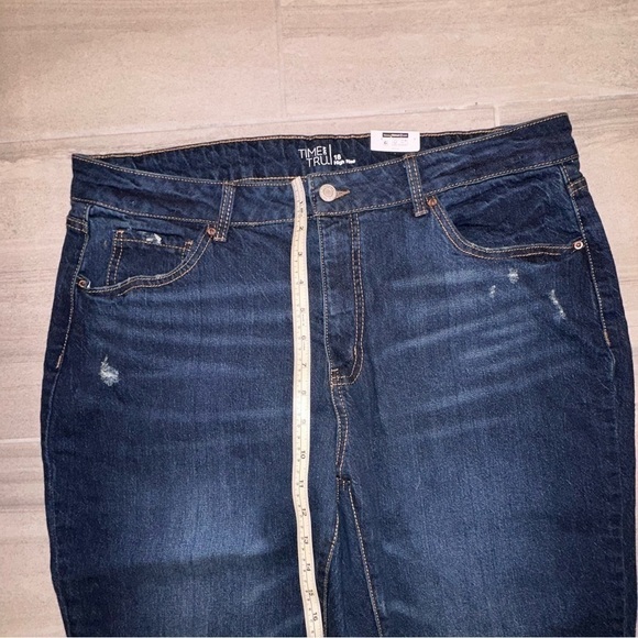 Time & True High Rise Cropped Distressed Dark wash Jeans. Size 18 - Picture 10 of 14